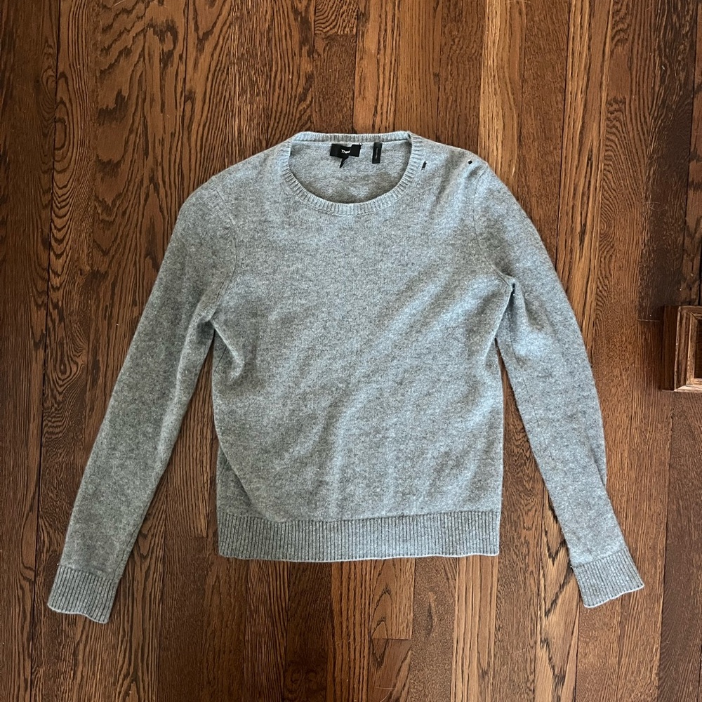 Theory Light Gray Cashmere Crewneck